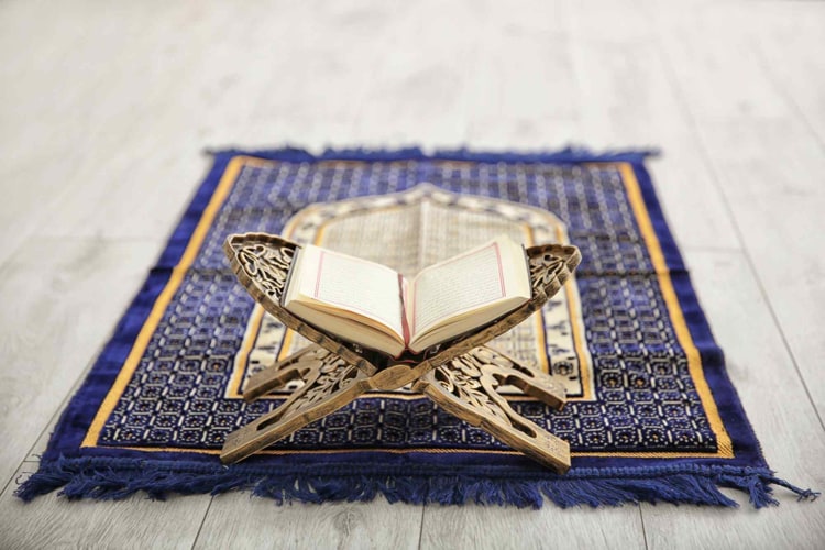 Choosing The Right Prayer Mat For Your Spiritual Practice